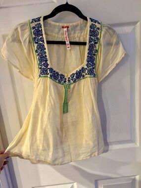 Beautiful Free People Pale Yellow Short-Sleeve Embroidered Boho Top